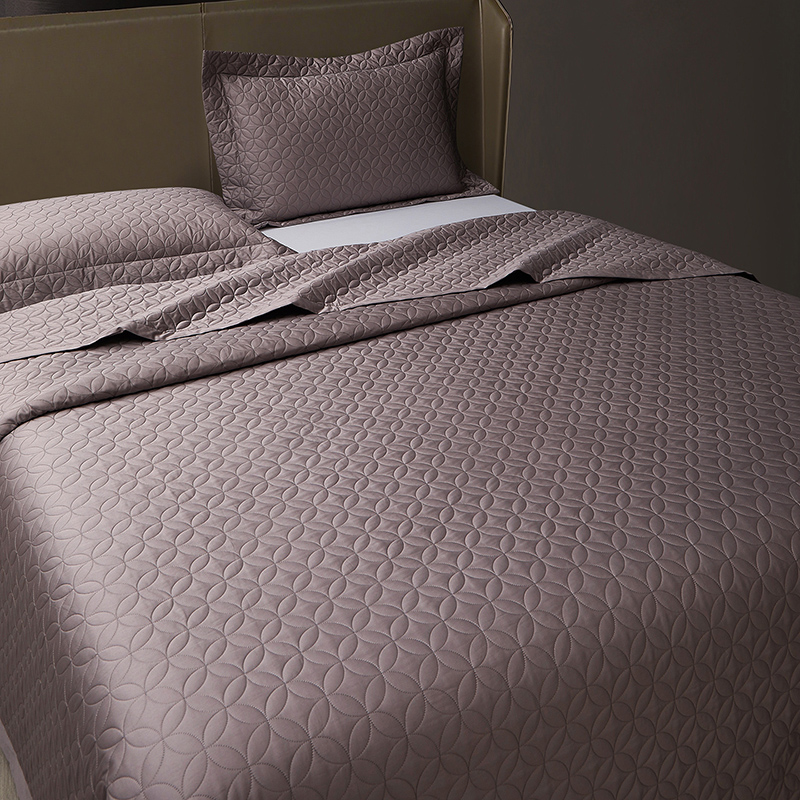 Комплект стеганого покрывала и – обзор и цена Home Textiles Premium
